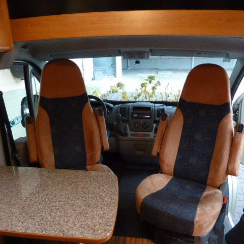 Fiat Ducato Pössl 2WIN, buscamper, bj. 2010, 120 pk, met. champagne Fiat Ducato Pössl 2WIN, buscamper, bj. 2010, 120 pk, met. champagne