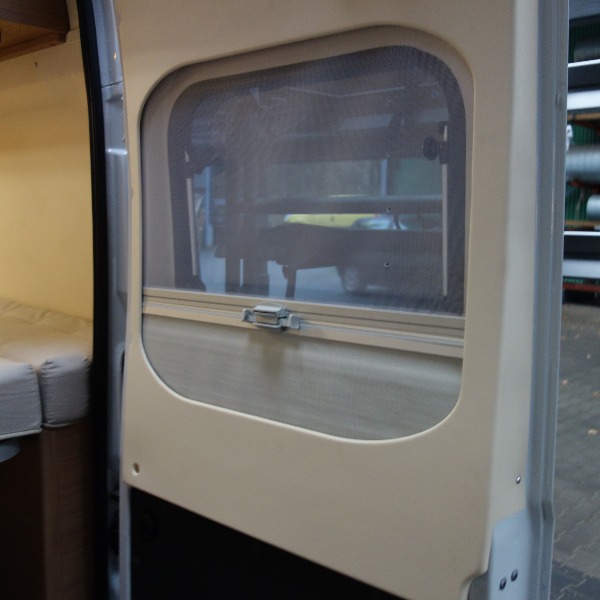 Sunliving Flexo SP buscamper bj. 2016, 130 pk, 54 dkm, wit Sunliving Flexo SP buscamper bj. 2016, 130 pk, 54 dkm, wit