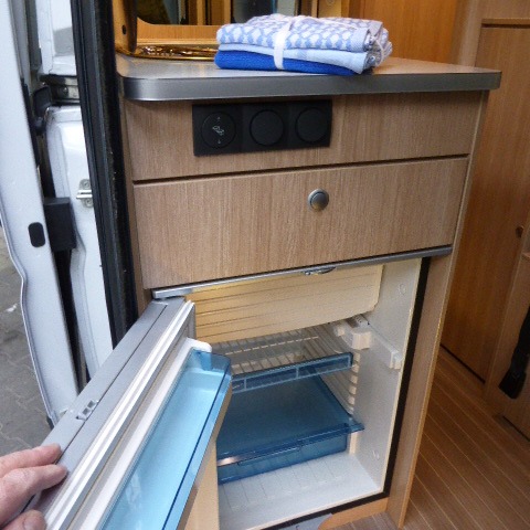 Pössl ROADCAR 640, buscamper, langsbedden, 2,3 ltr, 150 pk, 2016, 115 dkm, wit Pössl ROADCAR 640, buscamper, langsbedden, 2,3 ltr, 150 pk, 2016, 115 dkm, wit
