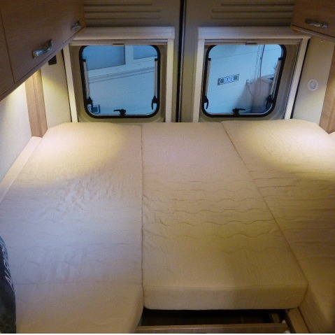 Pössl ROADCAR 640, buscamper, langsbedden, 2,3 ltr, 150 pk, 2016, 115 dkm, wit Pössl ROADCAR 640, buscamper, langsbedden, 2,3 ltr, 150 pk, 2016, 115 dkm, wit