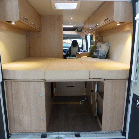 Pössl ROADCAR 640, buscamper, langsbedden, 2,3 ltr, 150 pk, 2016, 115 dkm, wit Pössl ROADCAR 640, buscamper, langsbedden, 2,3 ltr, 150 pk, 2016, 115 dkm, wit